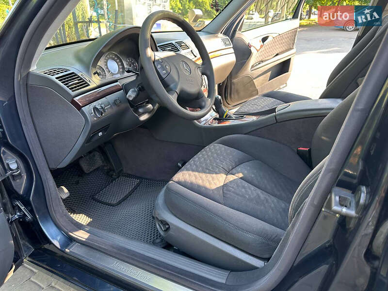 Седан Mercedes-Benz E-Class 2002 в Днепре