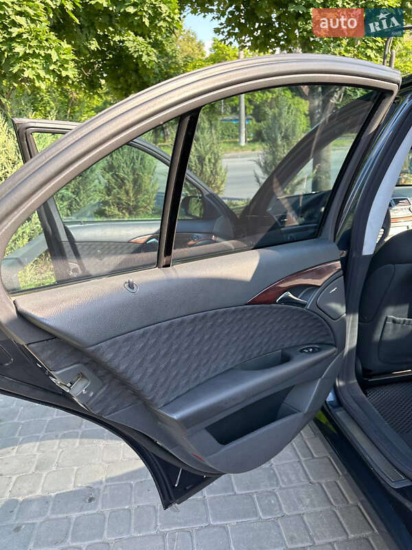 Седан Mercedes-Benz E-Class 2002 в Днепре