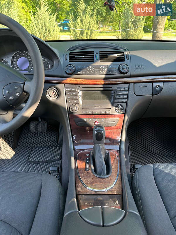 Седан Mercedes-Benz E-Class 2002 в Днепре