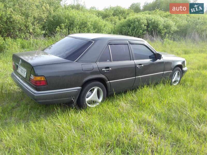 Седан Mercedes-Benz E-Class 1994 в Херсоні