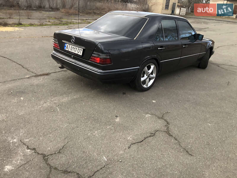 Седан Mercedes-Benz E-Class 1993 в Києві