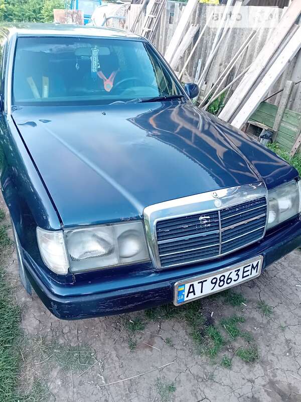 Седан Mercedes-Benz E-Class 1990 в Хотине