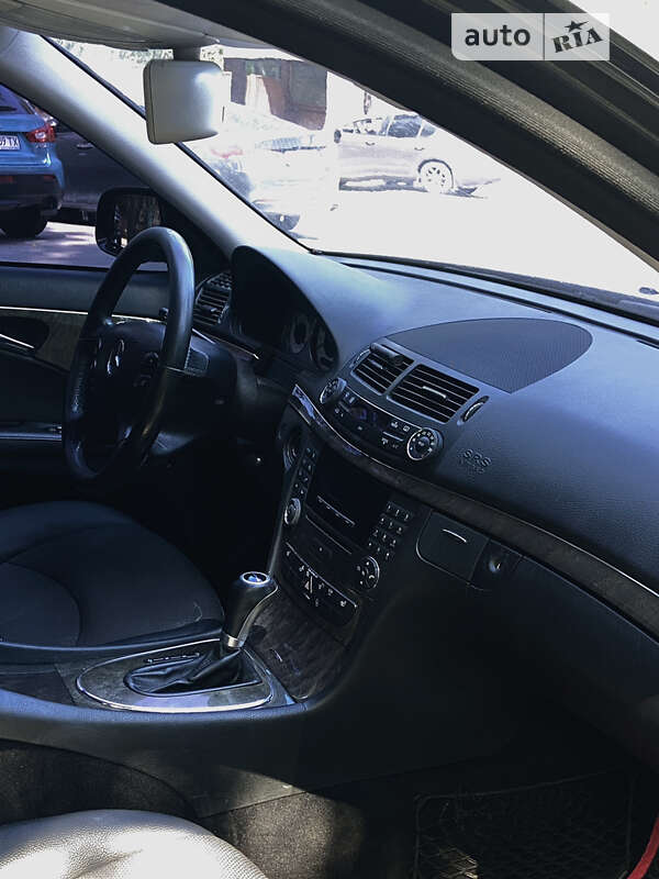 Седан Mercedes-Benz E-Class 2007 в Днепре