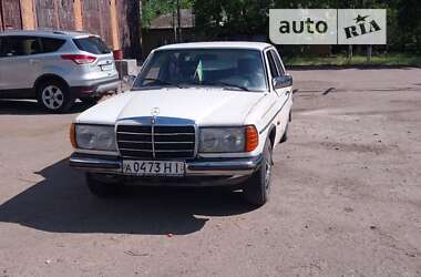 Седан Mercedes-Benz E-Class 1980 в Бобринці