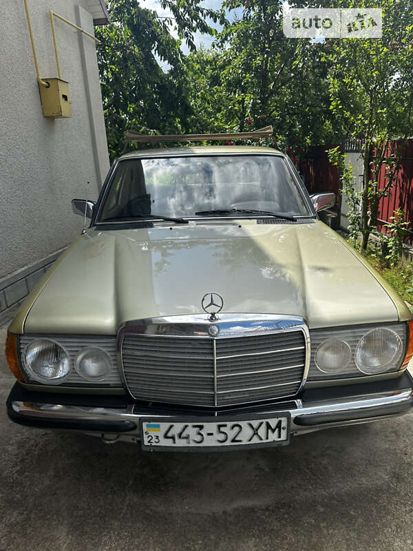 Седан Mercedes-Benz E-Class 1982 в Кам'янець-Подільському