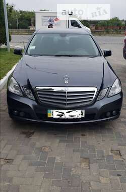 Седан Mercedes-Benz E-Class 2009 в Рогатині