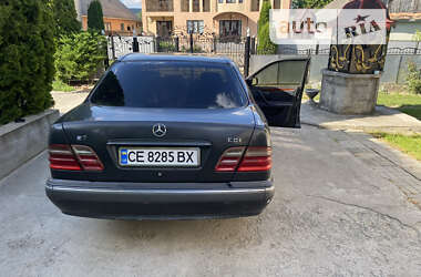 Седан Mercedes-Benz E-Class 2001 в Черновцах