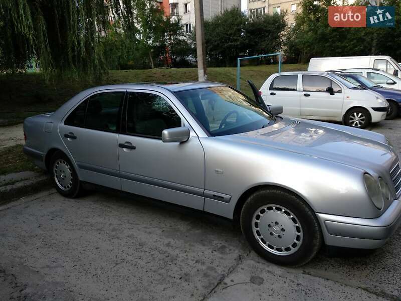 Седан Mercedes-Benz E-Class 1998 в Львове