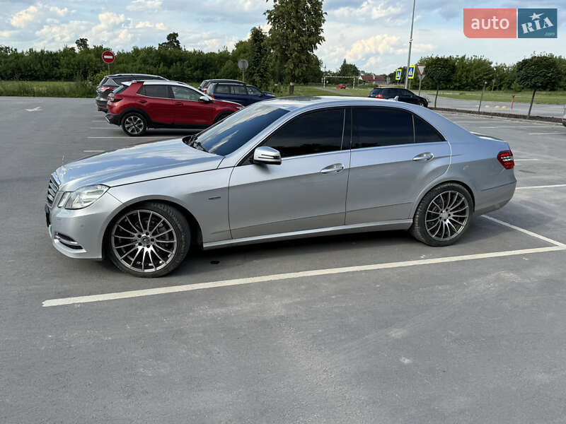 Mercedes-Benz E-Class 2011