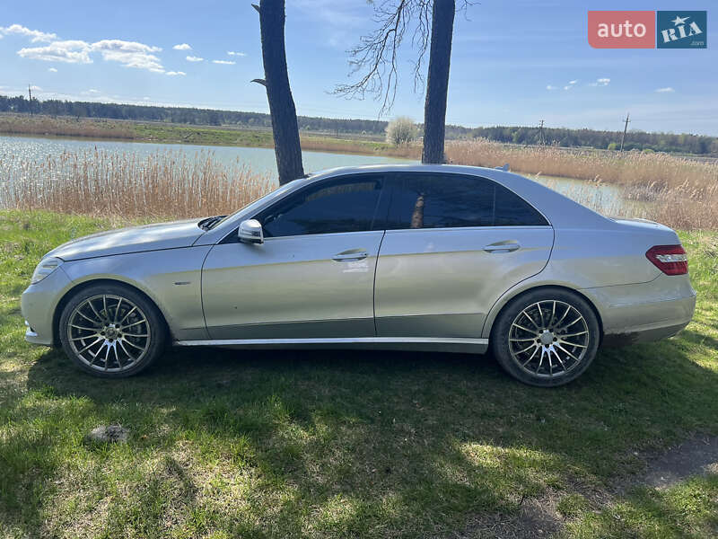 Седан Mercedes-Benz E-Class 2011 в Радехове