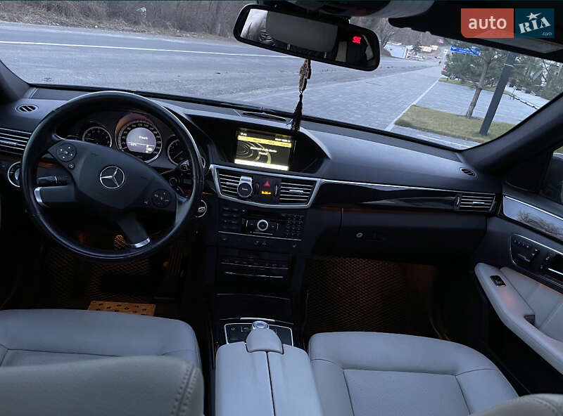 Седан Mercedes-Benz E-Class 2010 в Ужгороде