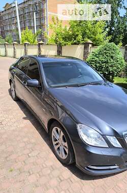 Седан Mercedes-Benz E-Class 2011 в Чернівцях