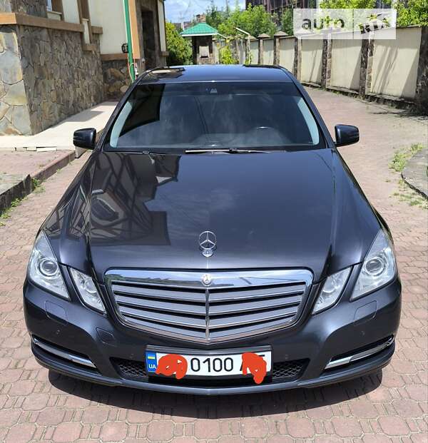 Седан Mercedes-Benz E-Class 2011 в Чернівцях