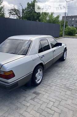 Седан Mercedes-Benz E-Class 1988 в Николаеве