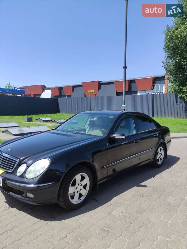 Седан Mercedes-Benz E-Class 2004 в Чернігові