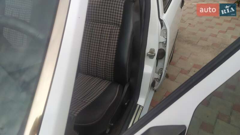 Седан Mercedes-Benz E-Class 1992 в Новой Водолаге