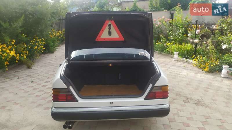 Седан Mercedes-Benz E-Class 1992 в Новой Водолаге