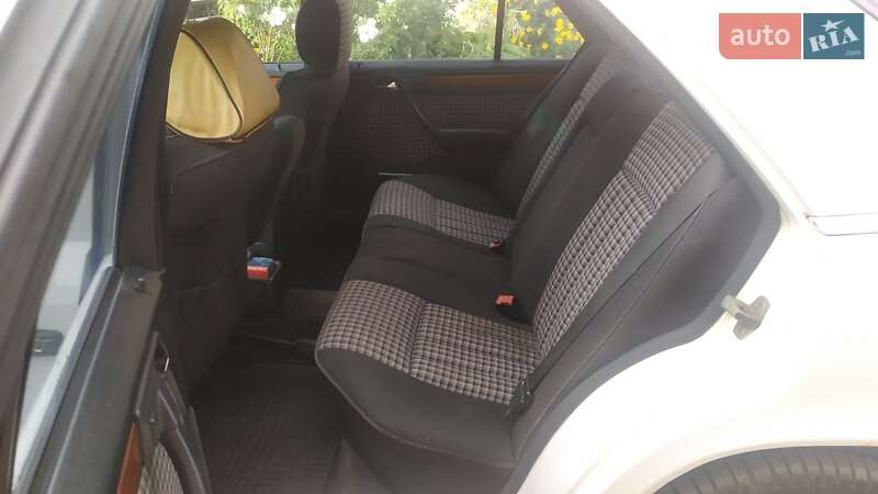 Седан Mercedes-Benz E-Class 1992 в Новой Водолаге