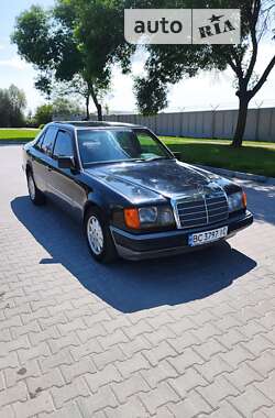 Седан Mercedes-Benz E-Class 1992 в Львове