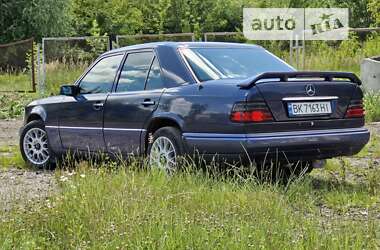 Седан Mercedes-Benz E-Class 1994 в Рівному