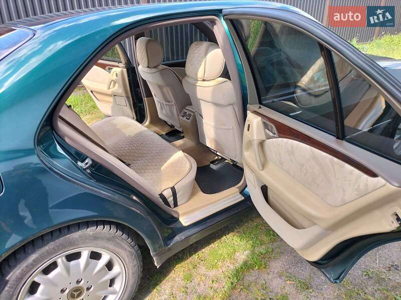 Седан Mercedes-Benz E-Class 1996 в Рокитном