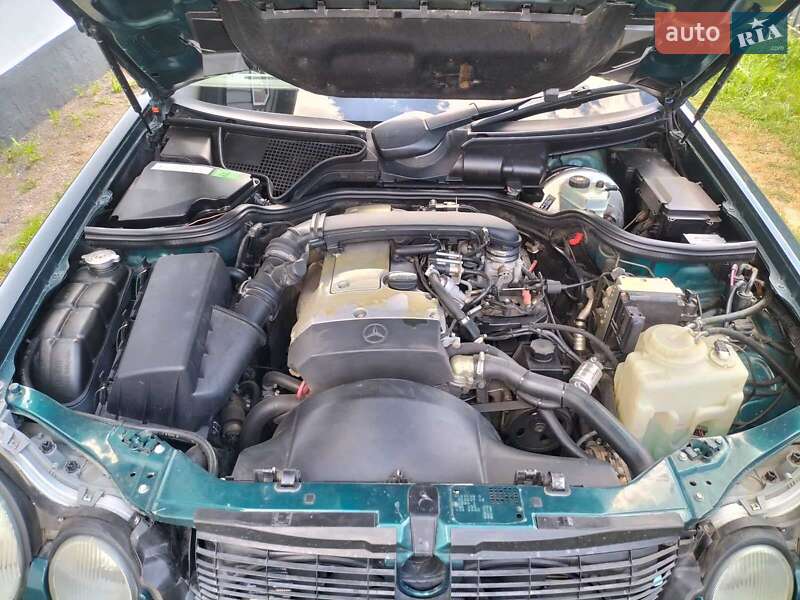 Седан Mercedes-Benz E-Class 1996 в Рокитном