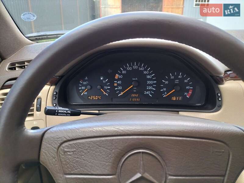 Седан Mercedes-Benz E-Class 1996 в Рокитном