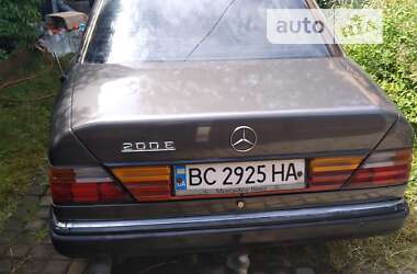 Седан Mercedes-Benz E-Class 1989 в Львові