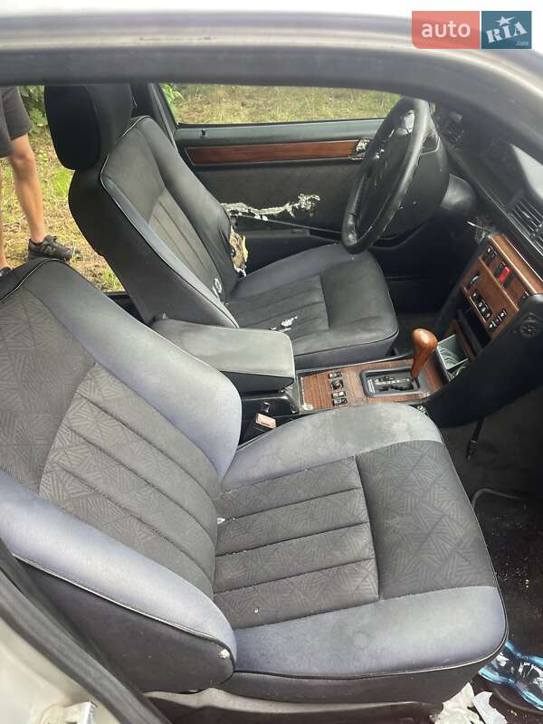 Седан Mercedes-Benz E-Class 1994 в Львове