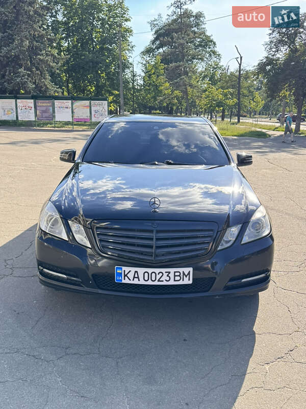 Седан Mercedes-Benz E-Class 2011 в 