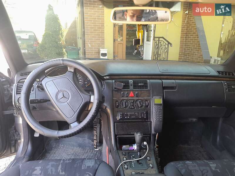 Седан Mercedes-Benz E-Class 1998 в Верховині