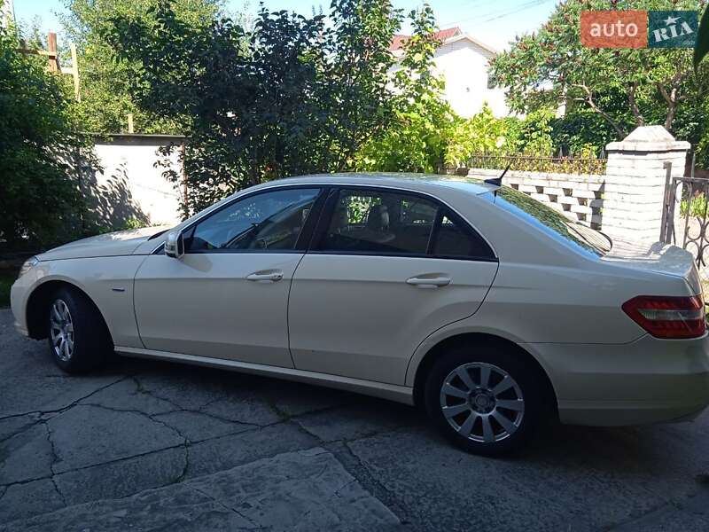 Седан Mercedes-Benz E-Class 2010 в Киеве