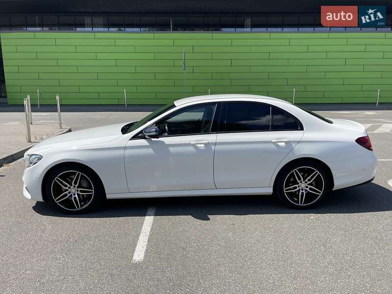Седан Mercedes-Benz E-Class 2017 в Киеве