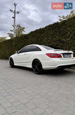 Купе Mercedes-Benz E-Class 2012 в 
