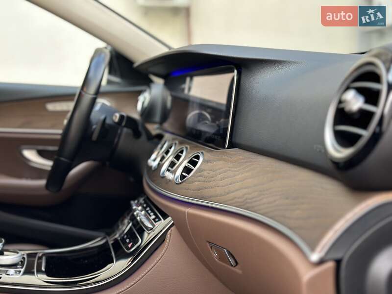 Седан Mercedes-Benz E-Class 2018 в Сваляві