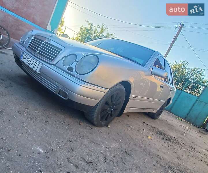 Седан Mercedes-Benz E-Class 1996 в Николаеве