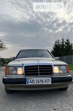 Седан Mercedes-Benz E-Class 1986 в Виннице