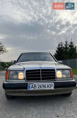 Седан Mercedes-Benz E-Class 1986 в 