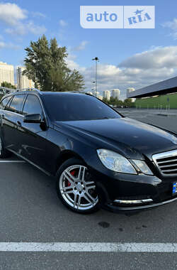 Універсал Mercedes-Benz E-Class 2012 в Києві