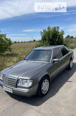 Седан Mercedes-Benz E-Class 1993 в Бару