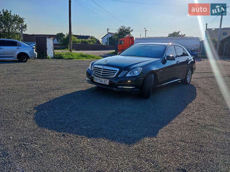 Седан Mercedes-Benz E-Class 2011 в Житомире