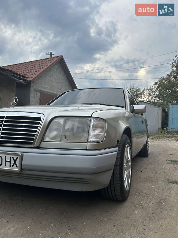 Седан Mercedes-Benz E-Class 1995 в Иршаве фото 4 Седан Mercedes-Benz E-Class 1995 в Иршаве