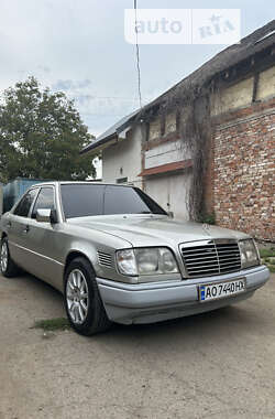 Седан Mercedes-Benz E-Class 1995 в Иршаве