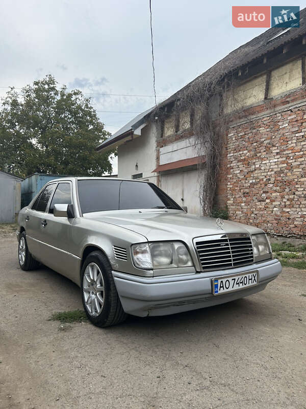 Седан Mercedes-Benz E-Class 1995 в 
