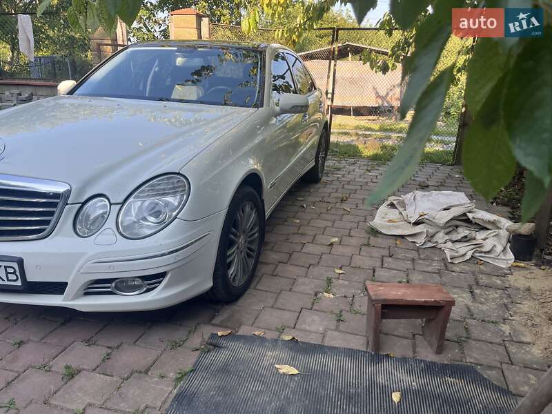 Седан Mercedes-Benz E-Class 2008 в Рівному