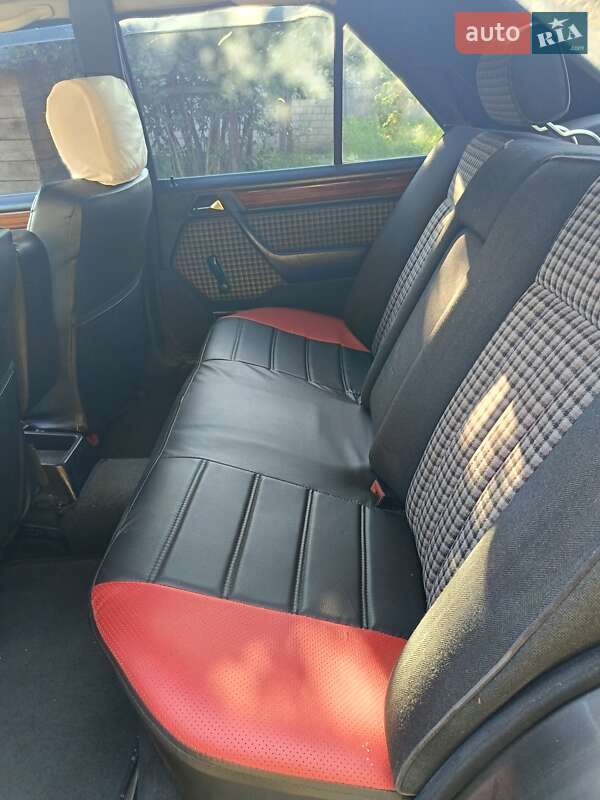 Седан Mercedes-Benz E-Class 1994 в Народичах