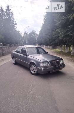 Седан Mercedes-Benz E-Class 1988 в Ровно