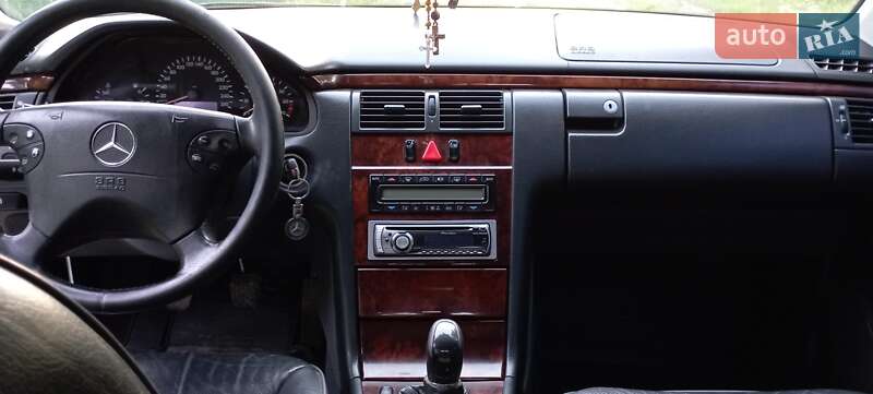 Седан Mercedes-Benz E-Class 2000 в Коломые