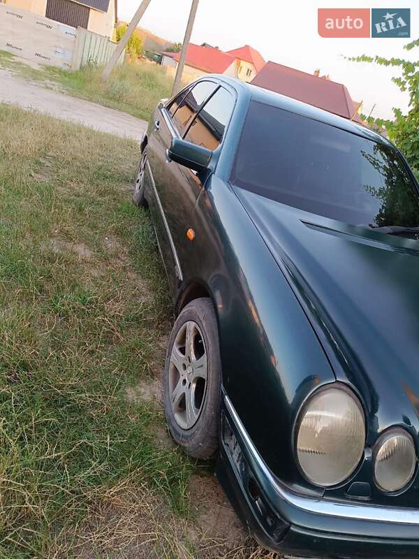 Седан Mercedes-Benz E-Class 1997 в Березному