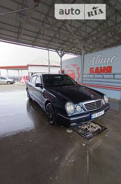 Седан Mercedes-Benz E-Class 1999 в Черновцах